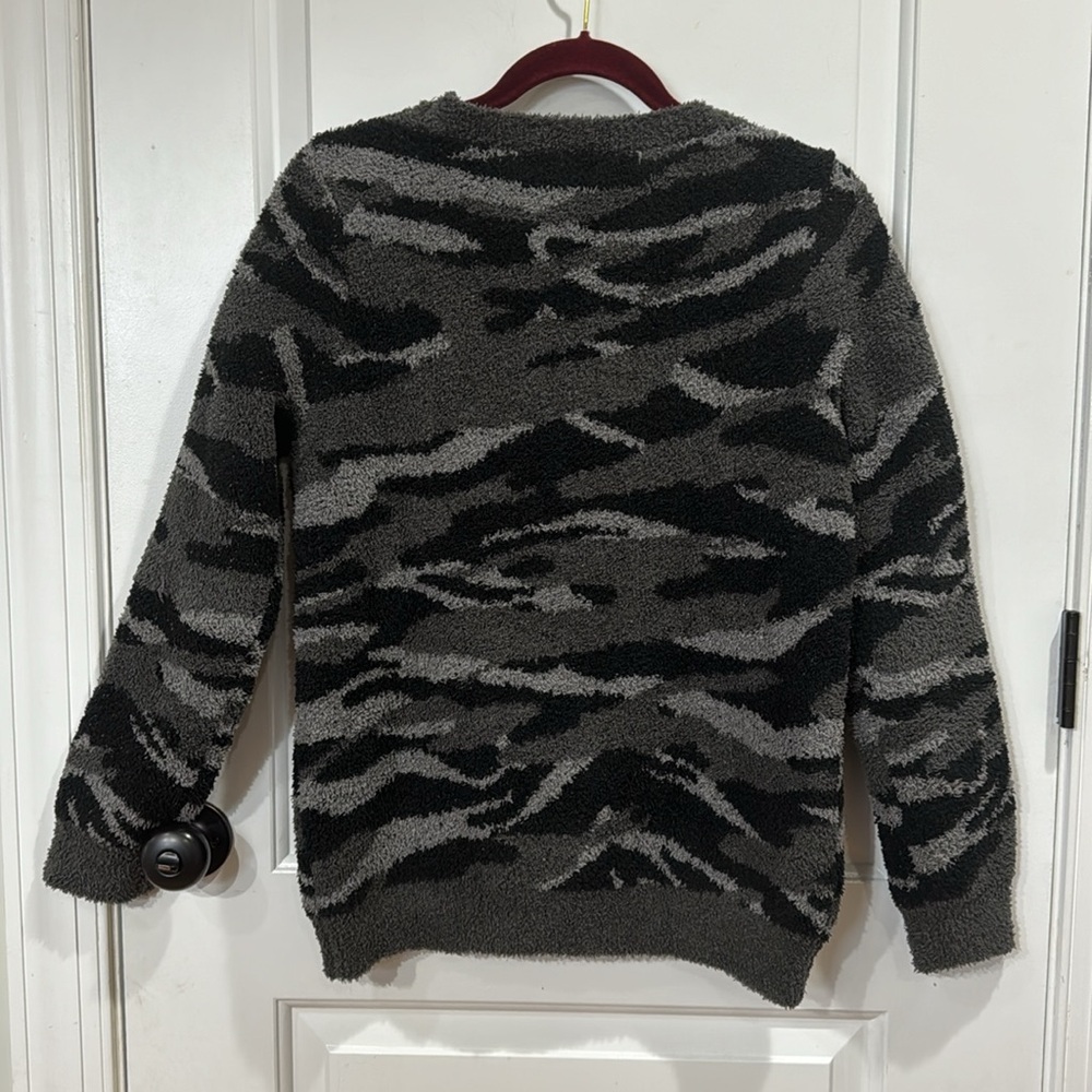BAREFOOT DREAMS COZY CHIC CAMO PRINT CREWNECK - Picture 7 of 7